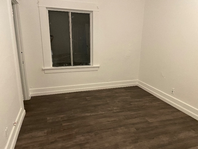 140 W 47th St-Unit -142 W 47th Street in Los Angeles, CA - Building Photo - Building Photo