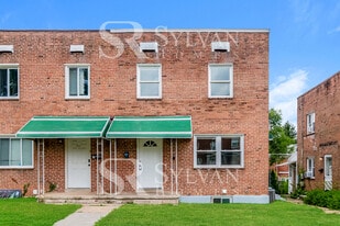 8525 Chestnut Oak Rd in Parkville, MD - Building Photo