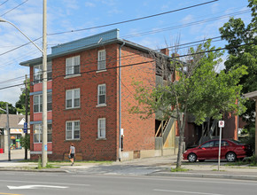 Longwood Apartments in Hamilton, ON - Building Photo - Building Photo