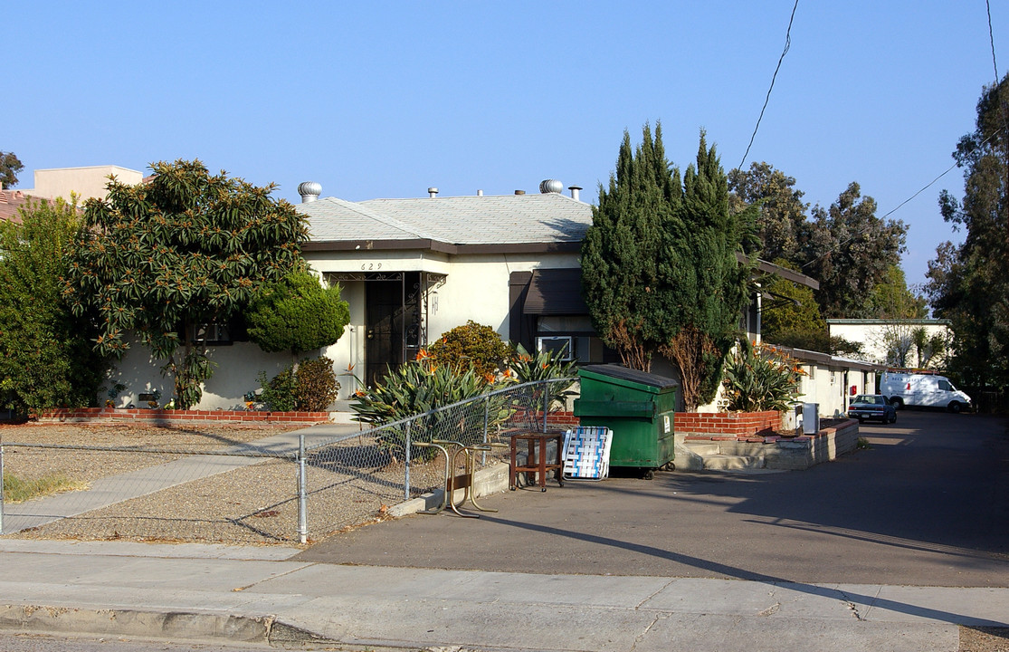 Mark Ix Apartments in El Cajon, CA - Building Photo