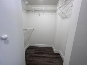 18335 NW 68th Ave, Unit 255-119 in Hialeah, FL - Building Photo - Building Photo