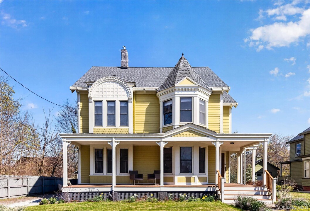 22 High St in Beacon, NY - Building Photo