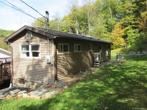 18 Ashlee Meadow Rd in Warwick, NY - Building Photo - Building Photo