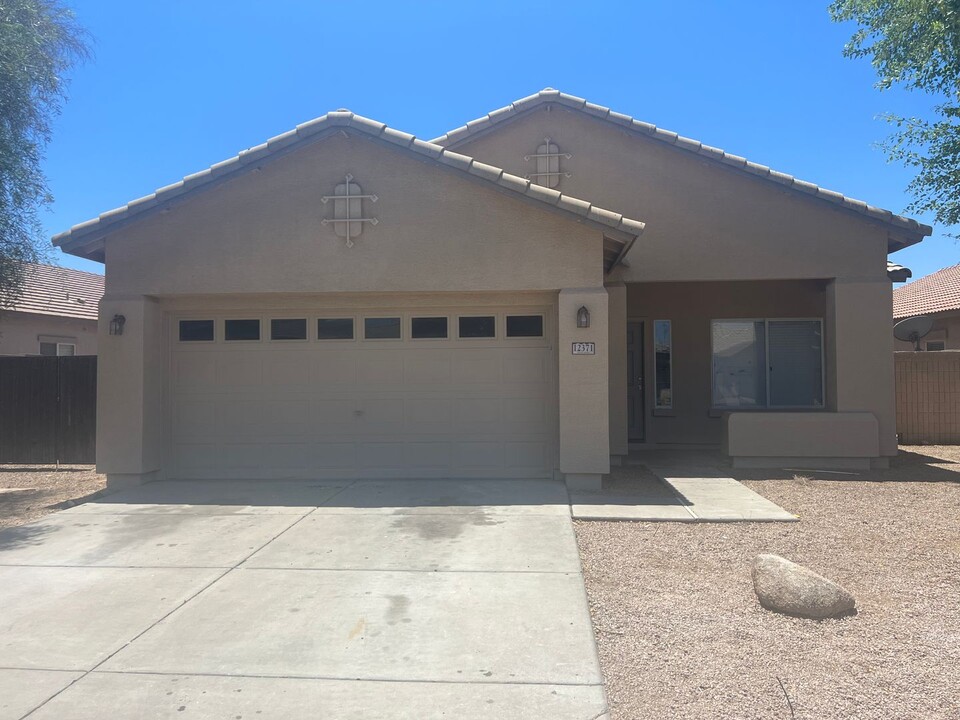 12371 W Grant St in Avondale, AZ - Building Photo