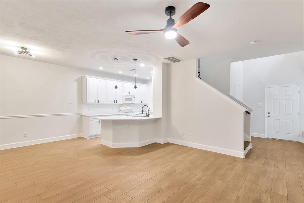 131 Gallery Cove Ct in The Woodlands, TX - Building Photo