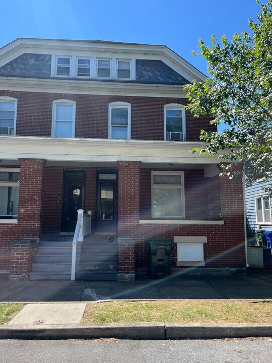 836 Dewey Ave in Hagerstown, MD - Foto de edificio