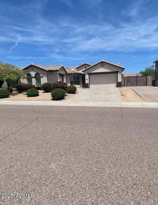 property at 4918 W Carpenter Dr