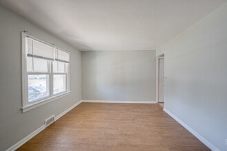 2208 Fremont St in Rockford, IL - Building Photo - Building Photo