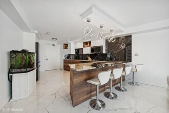 300 N State St in Chicago, IL - Building Photo - Building Photo