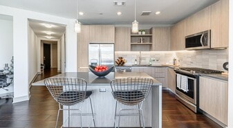 1399 Fannin St in Houston, TX - Building Photo