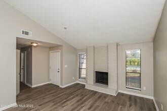 977 Beacon St NW in Palm Bay, FL - Building Photo - Building Photo