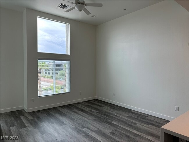 1180 Blossom Pt St in Las Vegas, NV - Building Photo - Building Photo