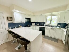 16 Avery Path in Newton, MA - Building Photo - Building Photo