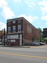 526 E 8th Ave in Munhall, PA - Building Photo - Building Photo