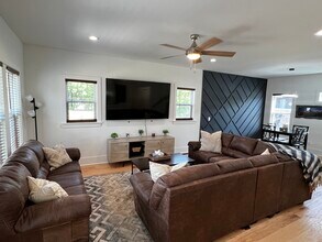 1072 Zophi St in Nashville, TN - Building Photo - Building Photo