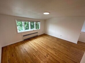 6517 Durham Ave in North Bergen, NJ - Building Photo - Building Photo