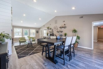 Alexander Station Apartment Homes in Salisbury, NC - Foto de edificio - Building Photo