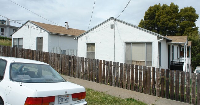 5303 Panama Ave in Richmond, CA - Foto de edificio - Building Photo