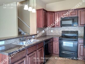 7418 Moss Brook Dr in San Antonio, TX - Building Photo - Building Photo