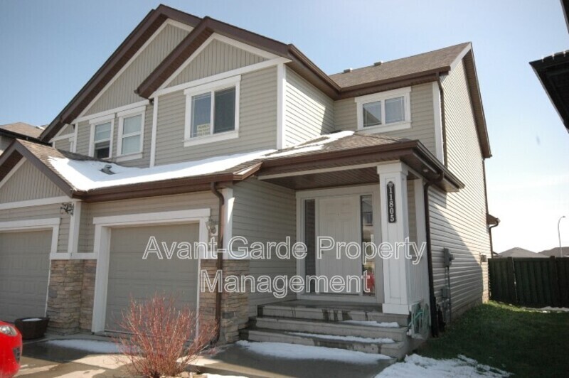 11805-11821 21 Ave SW in Edmonton, AB - Building Photo