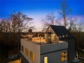 1033 Reeder Cir NE in Atlanta, GA - Building Photo - Building Photo