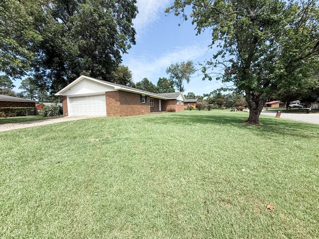 128 Barnesdale Dr in Warner Robins, GA - Building Photo - Building Photo
