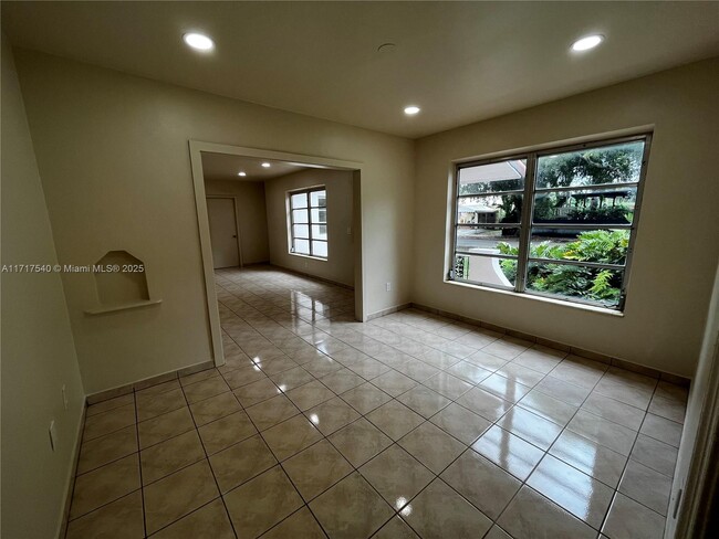 3351 SW 18th St in Miami, FL - Building Photo - Building Photo