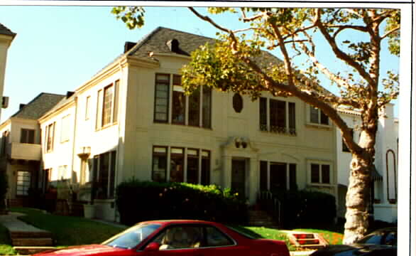 9945-9947 Robbins Dr in Beverly Hills, CA - Foto de edificio