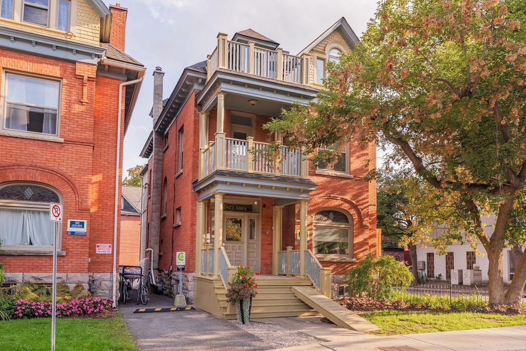 50 & 52 MacLaren in Ottawa, ON - Building Photo