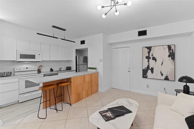 1559 Michigan Ave in Miami Beach, FL - Building Photo - Building Photo