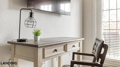 9835 Fredericksburg Rd, Unit 423 in San Antonio, TX - Building Photo - Building Photo