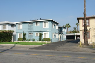 7228 Hazeltine Ave in Van Nuys, CA - Building Photo - Building Photo