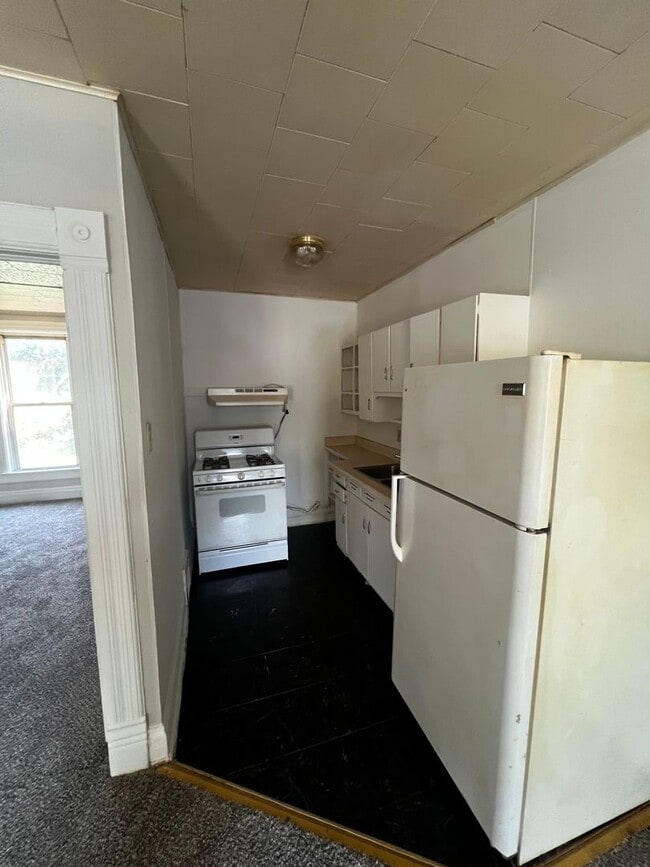 1420 W 37th Ave in Kansas City, KS - Building Photo - Building Photo