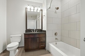 389 E Ohio St in Chicago, IL - Foto de edificio - Building Photo