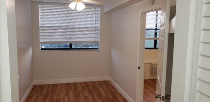 2501 Riverside Dr in Coral Springs, FL - Building Photo - Building Photo