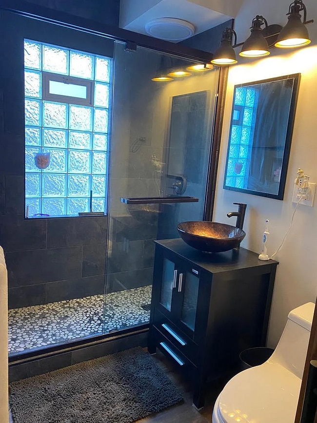 3436 N Downer Ave in Milwaukee, WI - Foto de edificio - Building Photo