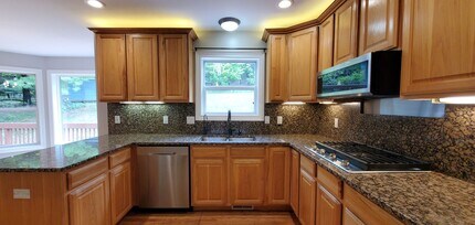 904 Windmill Ln in Traverse City, MI - Building Photo - Building Photo