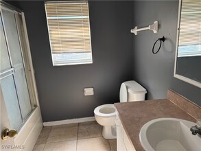 402 Banfield Pl in Lehigh Acres, FL - Building Photo - Building Photo