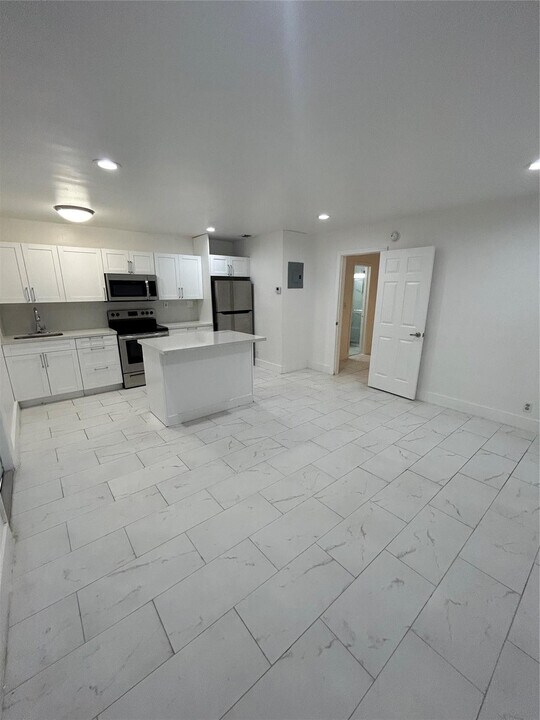 212 SW 22nd St in Fort Lauderdale, FL - Building Photo