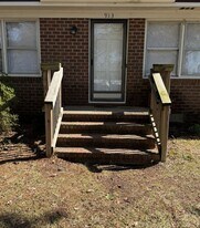 913 S Kates Ln in Nashville, NC - Building Photo