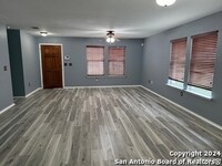 8203 Coppergate in Converse, TX - Foto de edificio - Building Photo