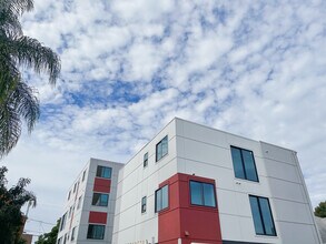 1351 W 37th St in Los Angeles, CA - Building Photo - Building Photo