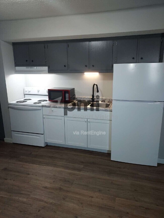 465 E Main St in Warrensburg, IL - Building Photo - Building Photo