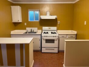 13012 McKinley Ave in Chino, CA - Foto de edificio - Building Photo