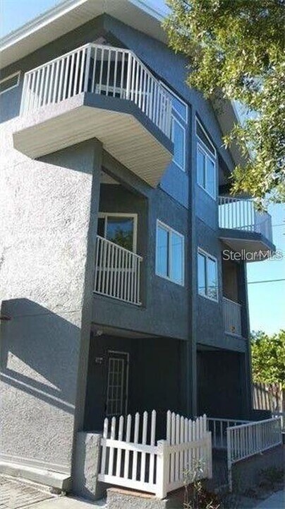 57 25th St N in St. Petersburg, FL - Building Photo