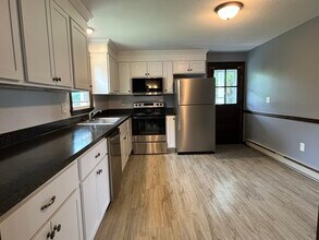 485 Corey St, Unit B in Agawam, MA - Building Photo - Building Photo