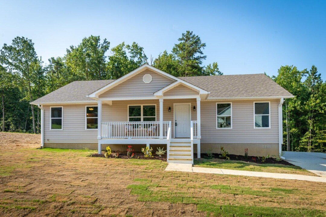 1010 Lauren Cir E in Odenville, AL - Building Photo