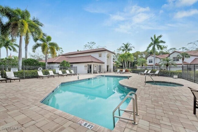 2205 Hawksridge Dr