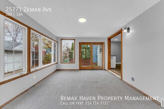 25771 Zeman Ave in Euclid, OH - Building Photo - Building Photo