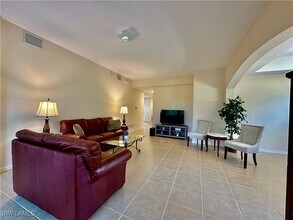 1305 Mariposa Cir in Naples, FL - Foto de edificio - Building Photo